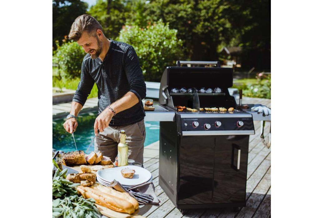 Outdoor chef gas barbecue Dualchef 325 G in de tuin