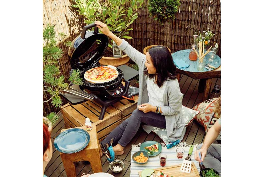 Outdoor chef gas barbecue Minichef P-420 G open
