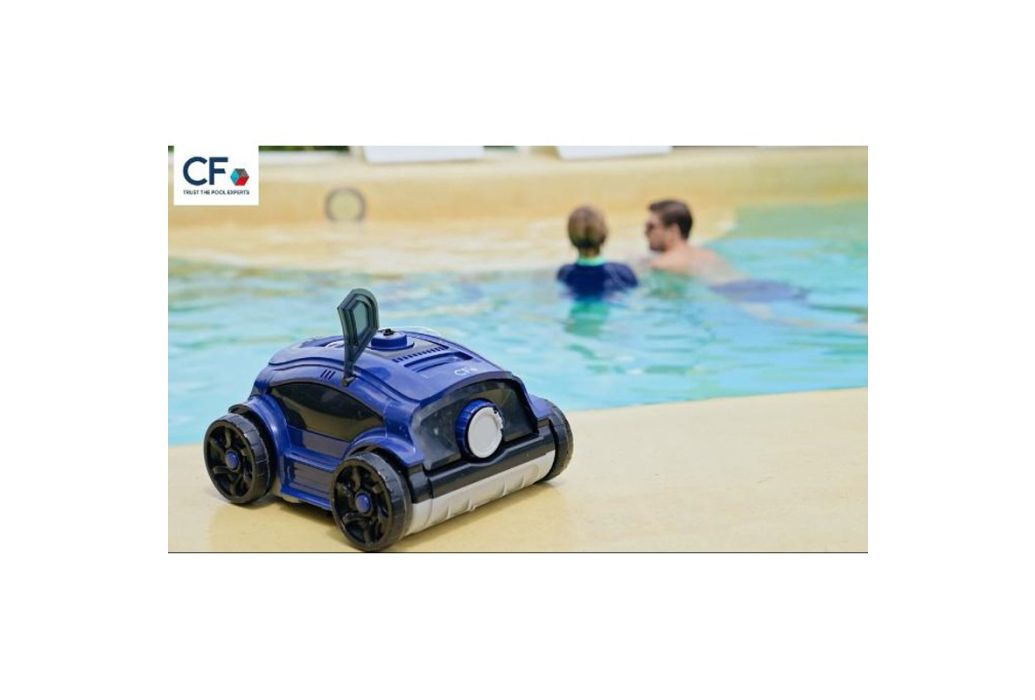 CF 100CL zwembadrobot bij zwembad