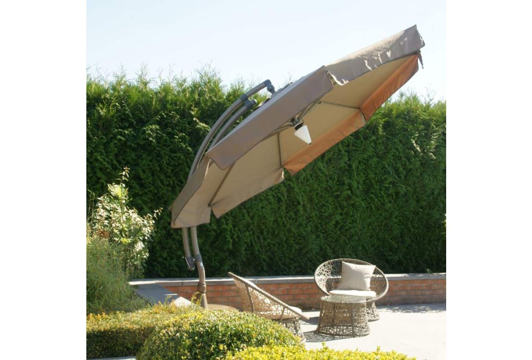 Practo Garden parasol klassiek taupe Ø 350 cm sfeer foto