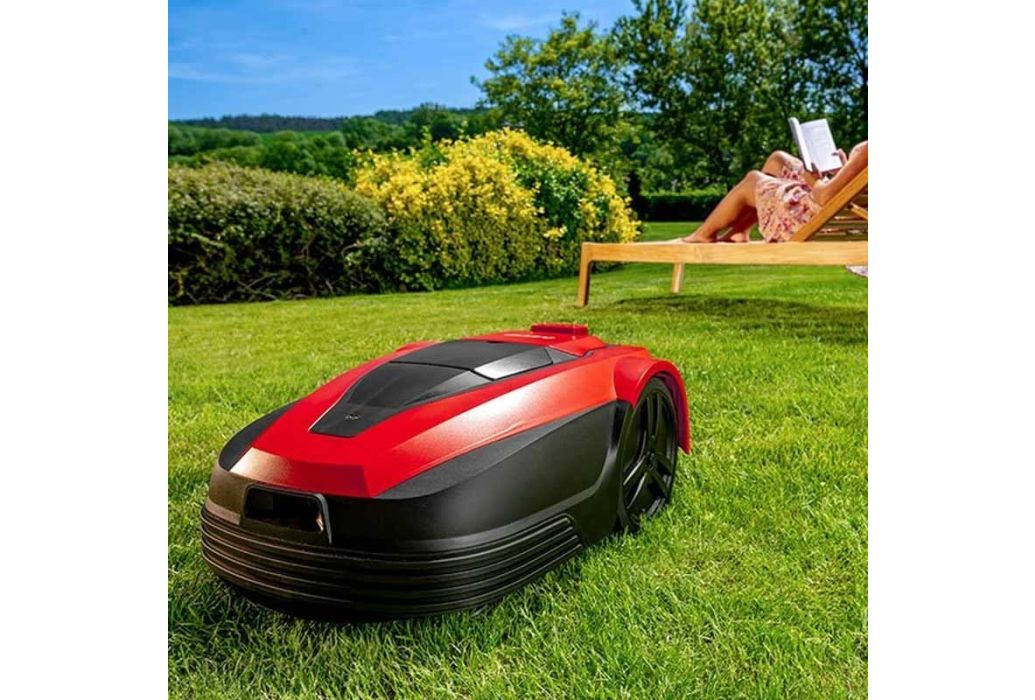 MTF DM2 2500i robotmaaier buiten