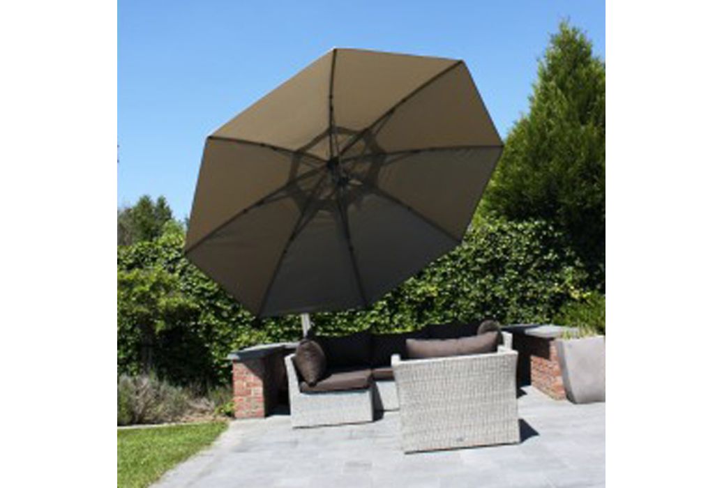 Sun Garden parasol rond taupe Ø 375 cm sfeer foto