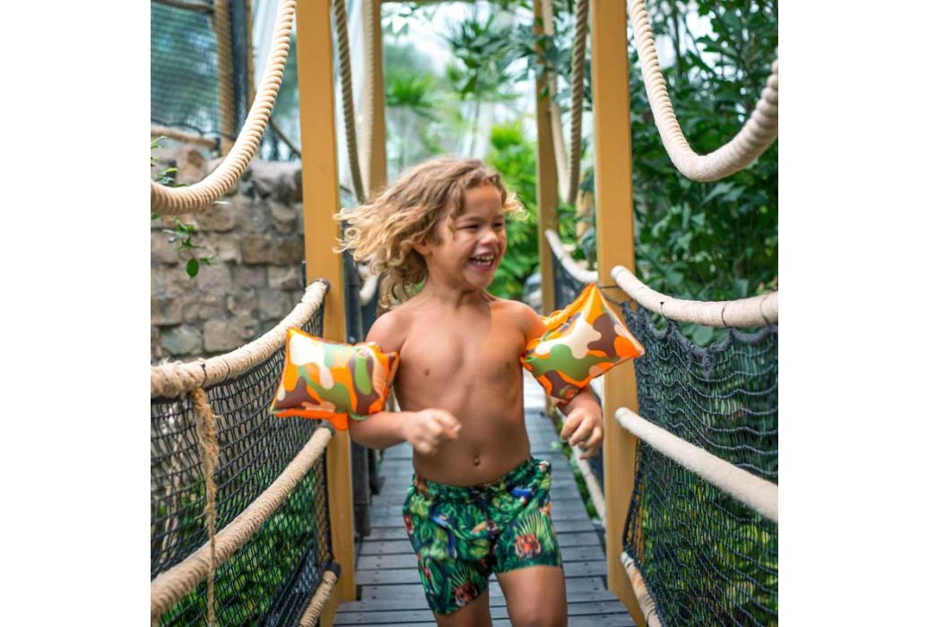 Swim Essentials Camouflage zwembandjes | 2-6 jaar in gebruik voorbeeld