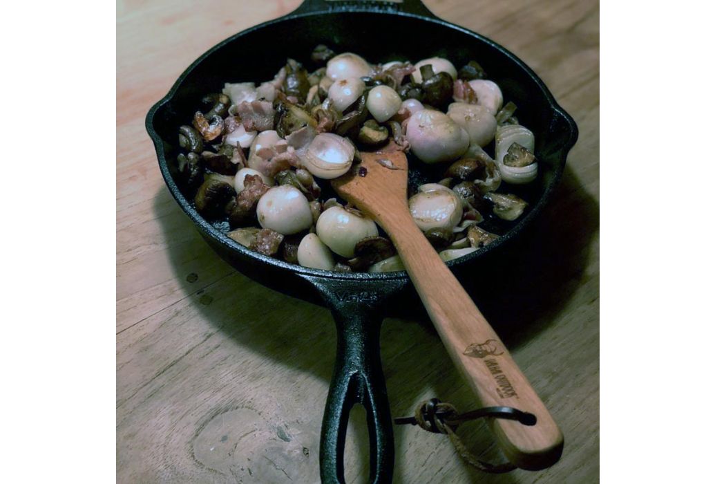 Valhal barbecue spatel kersenhout in gebruik