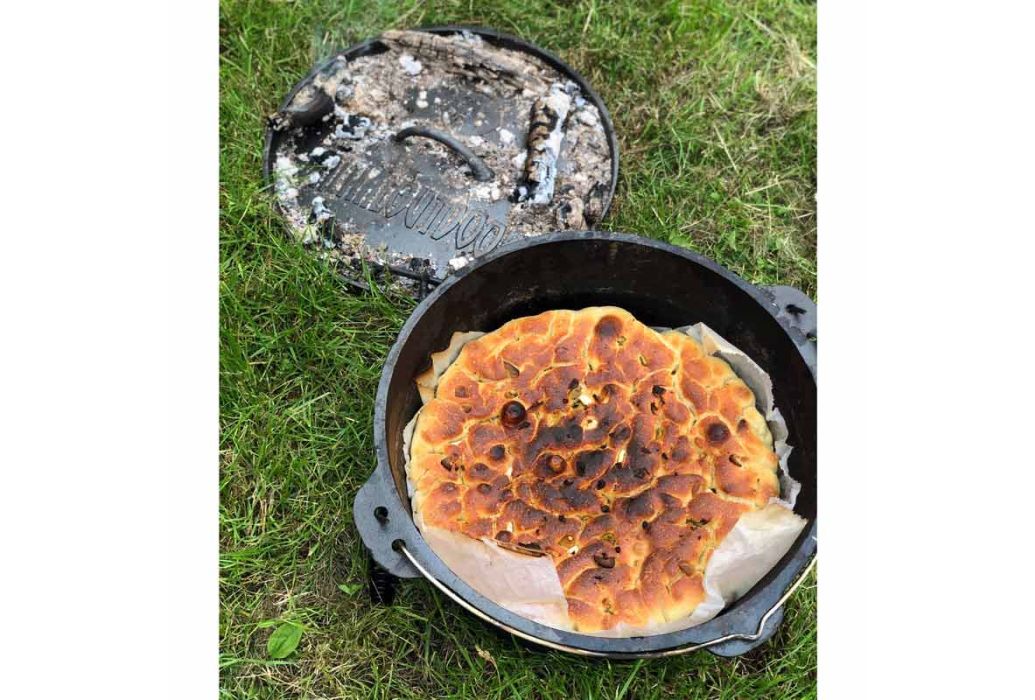 Valhal Dutch Oven 6,1 liter in gebruik buiten