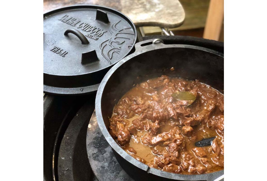 Valhal Dutch Oven 6,1 liter in gebruik