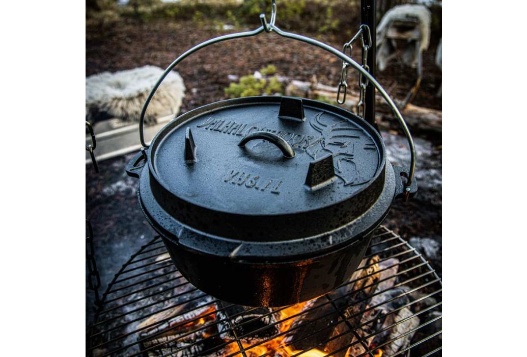 Dutch Oven Gietijzer met Pootjes in gebruik buiten