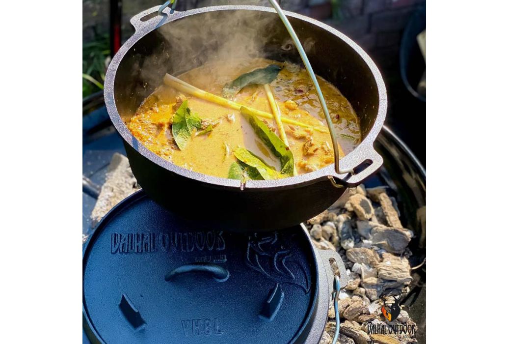 Valhal Dutch Oven gietijzer in gebruik 