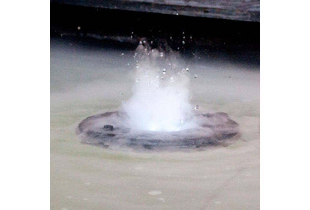 Velda Floating Mistmaker in het water