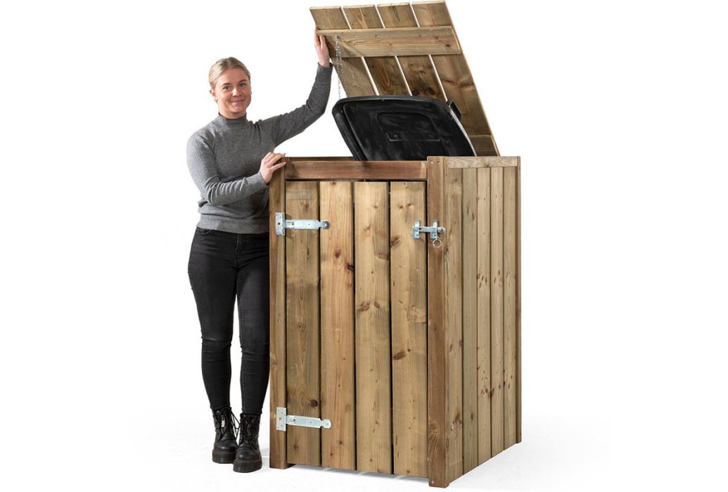 Volente Container Ombouw Enkel Peter met een vrouw erlangs die het container ombouw open maakt en hetvan binnen laat zien.