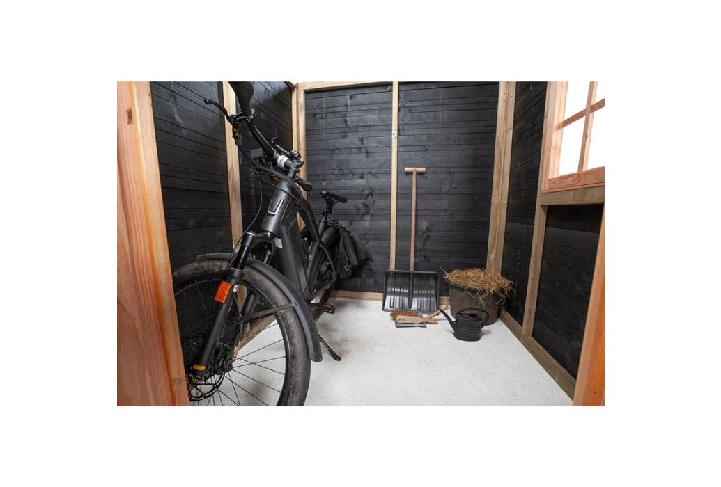 Volente tuinberging Willem 381 x 196 x 208 cm, binnen met een fiets binnen.