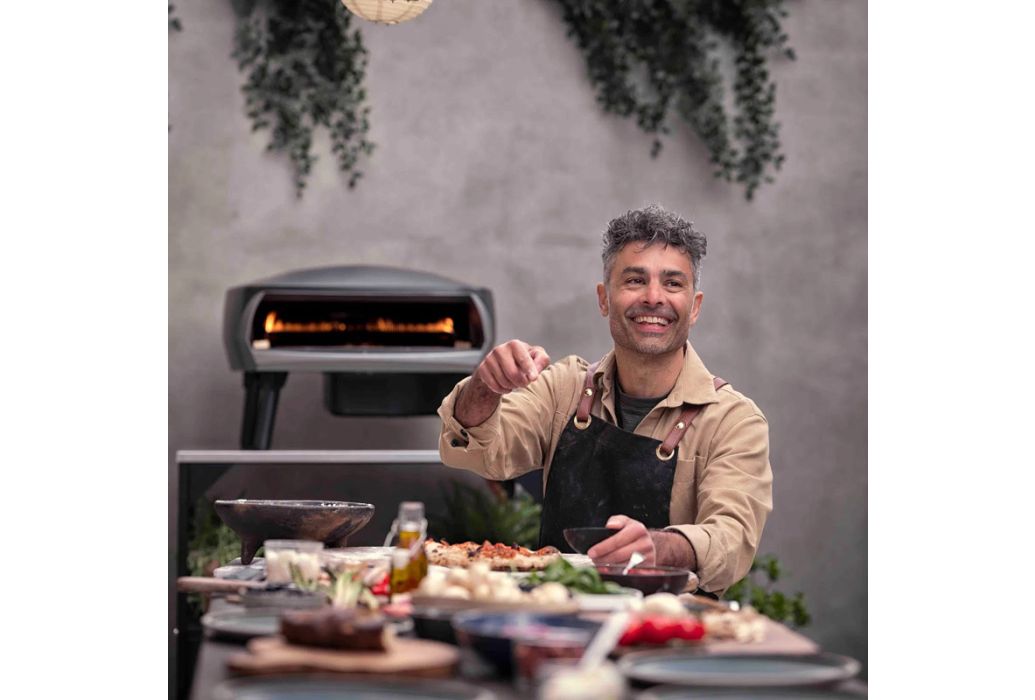 Witt Etna gas pizza oven Ø 41 cm Zwart met gedekte tafel