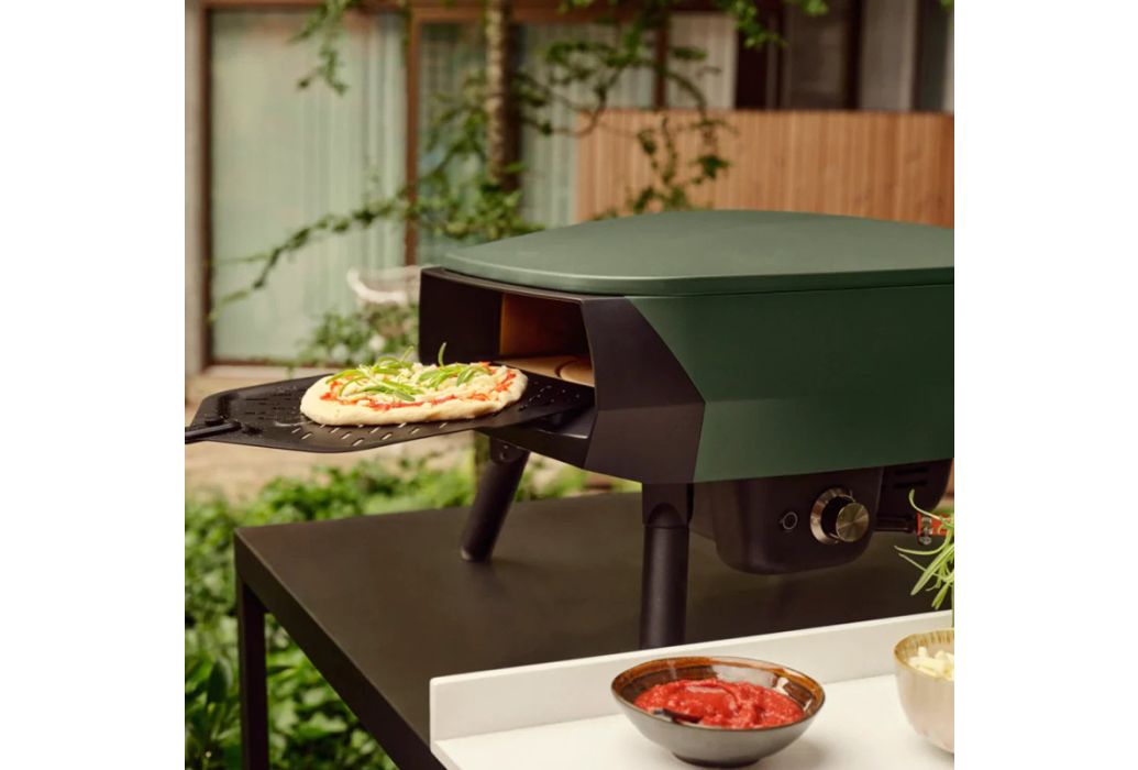 Witt Piccolo gas pizza oven Ø 41 cm Mat Groen in gebruik