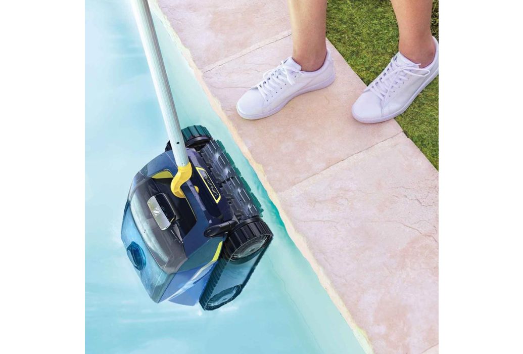 Zodiac Freerider RF5200 iQ draadloze zwembadrobot in gebruik